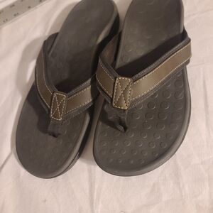 Vionic Brown and Black Flip Flops